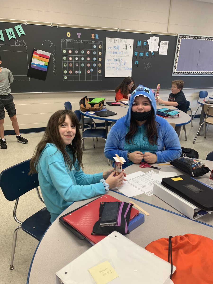 Mrs_Mochan's tweet photo. STEAM Activity in Math class: Pumpkin Tower Building! 🎃 #Steam #WeAreRiverside https://t.co/qiRKg4mF1X