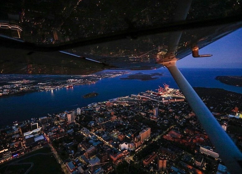 halifaxnoise's tweet photo. From @lenwagg_photo —
A little throwback to a night flight over Haifax. #discoverhalifax #halifax #aerial #aerialphotography #night #longexposure #fly #halifaxnoise #flynovascotia #developns #canon #imagesofcanada @halifaxnoise #novascotia https://t.co/CGEkspESUf https://t.co/uoeU8BlsVC
