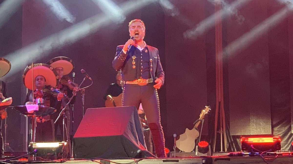bobazcarraga's tweet photo. ¡Échale, tío @alexoficial! https://t.co/cvipqx3SET