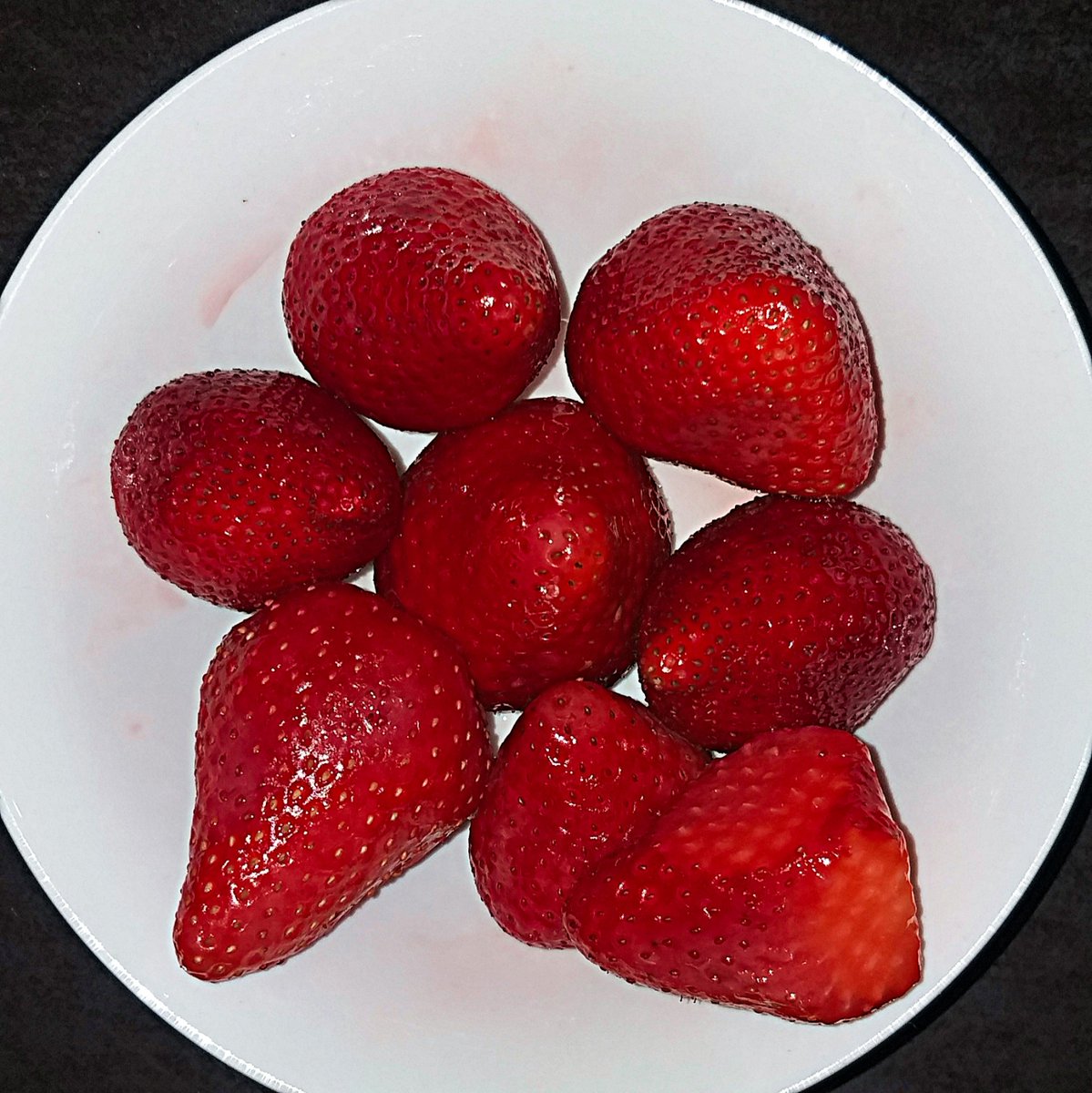 jbooboom's tweet photo. I love strawberries.🍓✨ https://t.co/ujYySolfaL