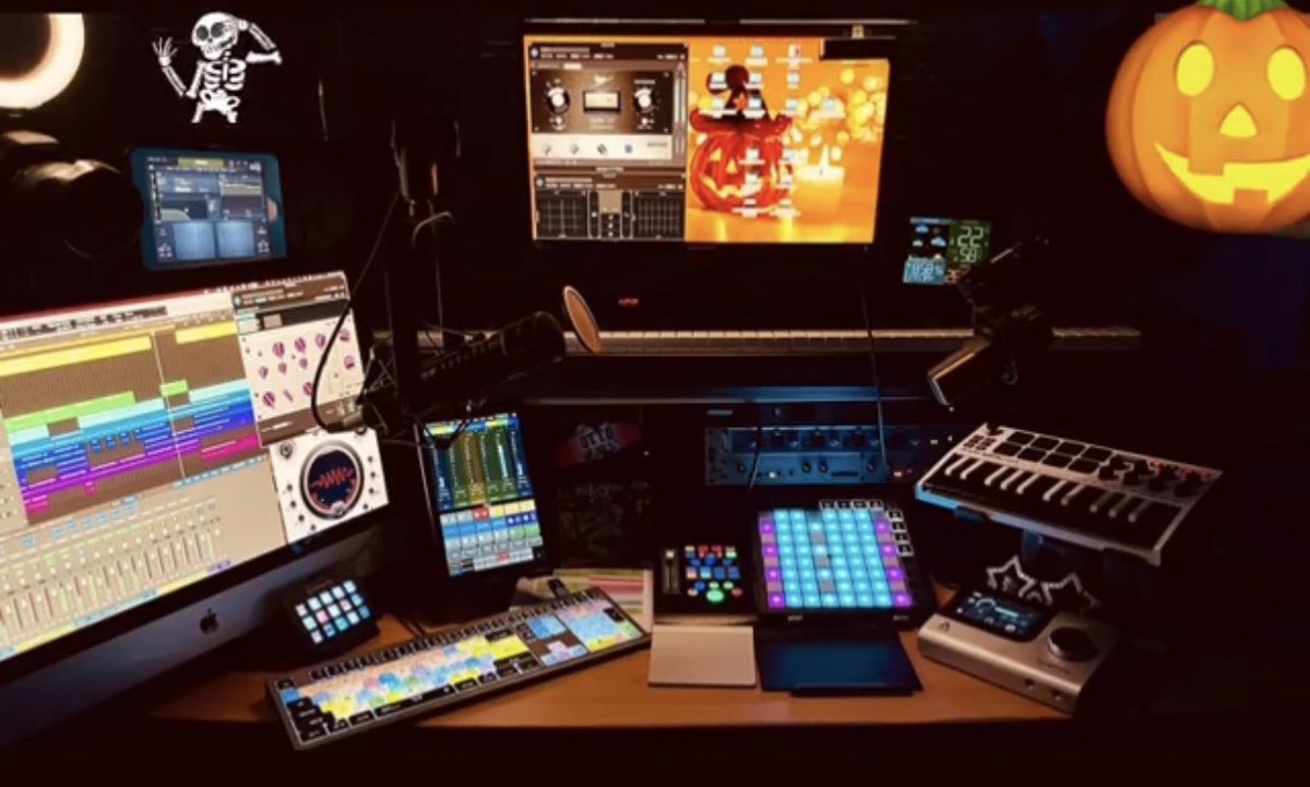ottodetogni's tweet photo. Scoring horror music (for TV) in the Halloween weekend … priceless! Just need to “adjust” the studio for the right vibe and mood !!! (Pro Tools 2021.10 neon hologram color mode and Logic Pro 10.7)… Let’s share here below your ”spooky” studio set up 🙂 https://t.co/U2G6Qxi4yP