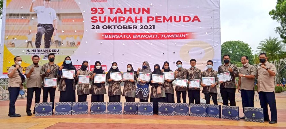 melind_f's tweet photo. Kamis (28/10), Melinda Febriyanti, Luhkan Kab. Banyuasin mendampingi Suci Indah Sari, pelaku utama pengolahan hsl perikanan (Brownis ikan) dr Ds Lalang Sembawa menerima penghargaan wirausaha muda pemula dr pemerintah Prov. Sumsel #GiatLuhkanSatminkalBRPPUPP #banyuasin #luhlapor https://t.co/netRTCnDTm