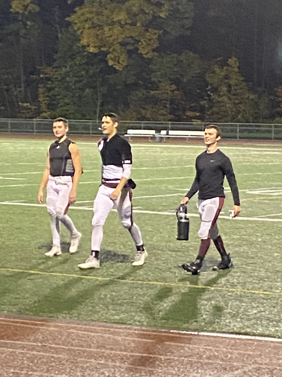 CM_AD1's tweet photo. Hard work! Perseverance! Next man up! Way to go! CMBB WINS 27-20
27 unanswered points. @CalMumHS @CalMum_Raiders @PickinSplinters @livcosports https://t.co/6DBjwyE66Y