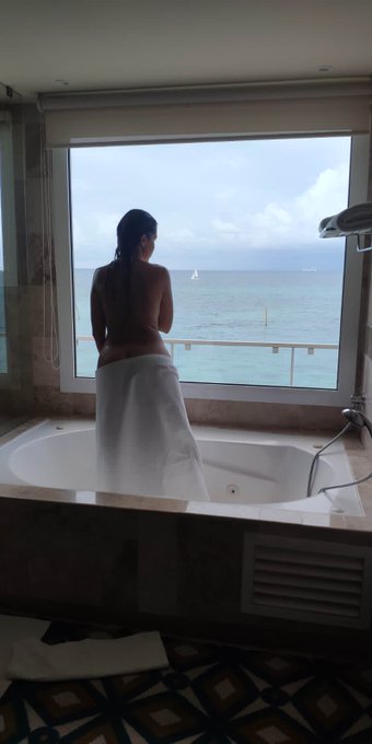 Ve a ver cu&aacute;ndo se cay&oacute; la toalla 👇🏻👇🏻👇🏻👇🏻👇🏻👇🏻👇🏻👇🏻👇🏻👇🏻👇🏻 https://t.co/QrDVmHPQhH https://t.co/qEgxeN<a href="/tag/onlyfangirls"class="tags"><span>#onlyfangirls</span></a>