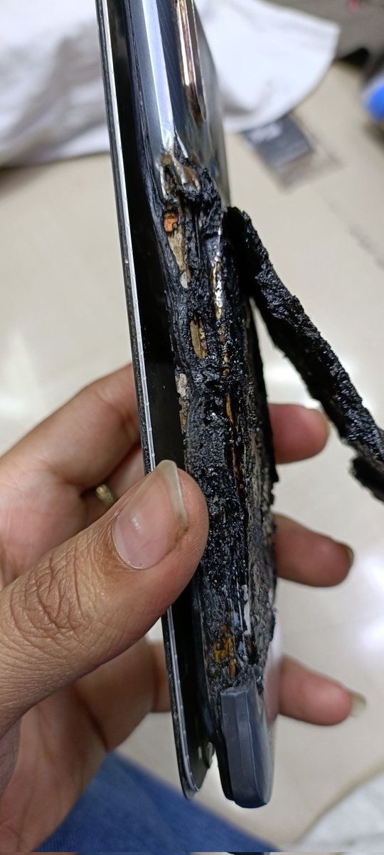 jainarchit00007's tweet photo. Realme narzo 20A 29/10/20121 ko phn charging k time p fata service center vale khere h iska kuch ni hoga phone under warranty hai shukr ye h phone time rehte hue dur fek diya gya .please
 @realmeIndia 
@realmeTechLife 
@realmecareIN 
Please look in to matter ASAP
@jagograhakjago https://t.co/QDmZvTjcmI