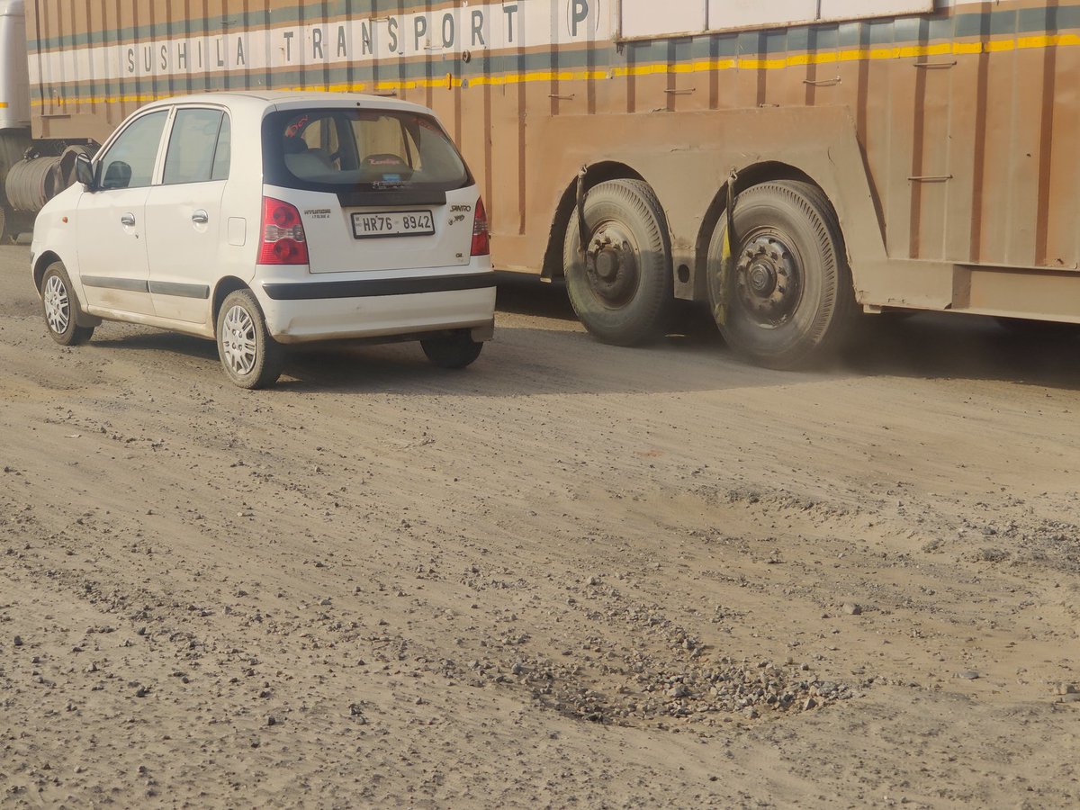 sumeetkarwal's tweet photo. @MCManesar @OfficialGMDA @cmohry @DC_Gurugram @TOIGurgaon @the_hindu @htTweets @NavbharatTimes this is road which connect IMT Manesar with KMP 
no authority is bothered to correct this https://t.co/qhK9PIjNGk