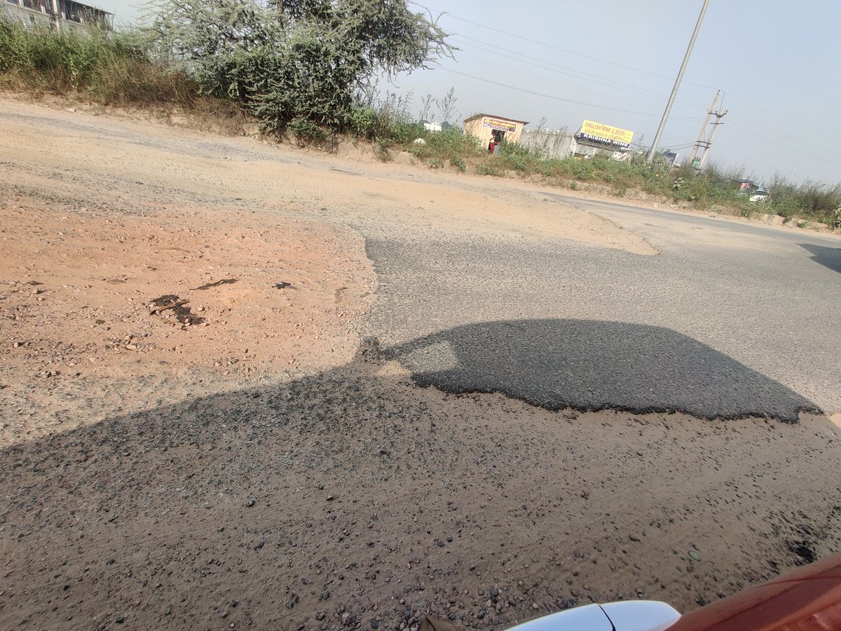 sumeetkarwal's tweet photo. @MCManesar @OfficialGMDA @cmohry @DC_Gurugram @TOIGurgaon @the_hindu @htTweets @NavbharatTimes this is road which connect IMT Manesar with KMP 
no authority is bothered to correct this https://t.co/qhK9PIjNGk