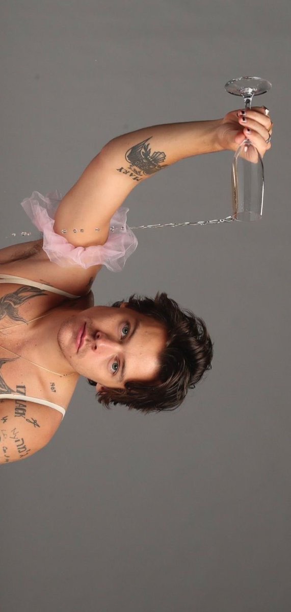 lvpaulaa's tweet photo. harry pic being lovely https://t.co/SICrn1vsDR