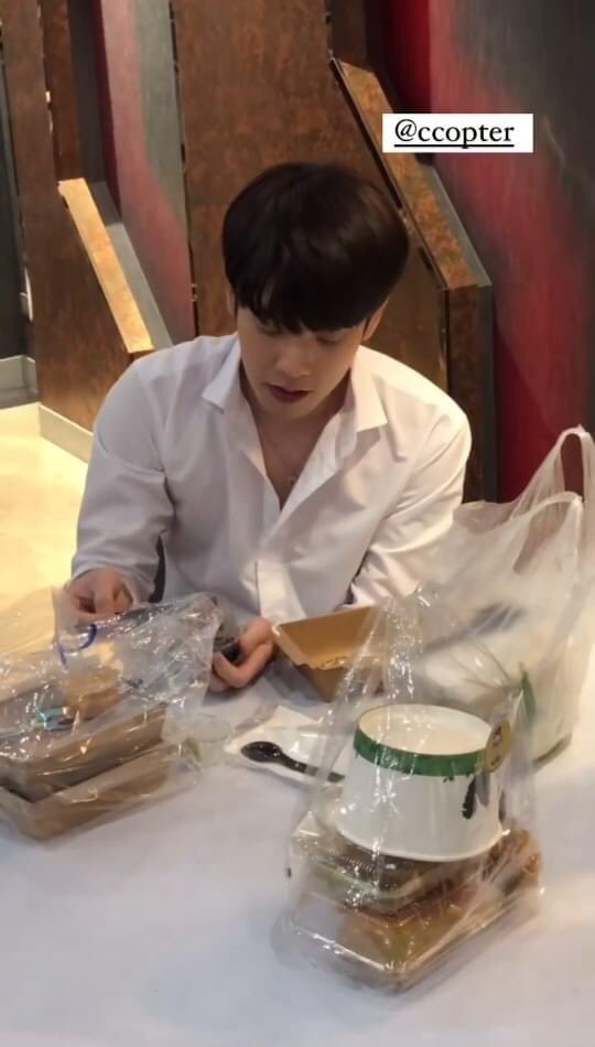 kc_vnfp's tweet photo. [291021] 𝙙𝙪𝙣𝙧𝙤𝙢𝙘𝙝’𝙨 𝙄𝙂𝙎
 #GenYSS2Q3

Gấc mệt, bạn Dun quay cho hai anh hai cái story gấc nà quá đáng =))))))))))))

#ขิมมอญ #โมกิของคิมม่อน #คิมคอป #ม่อนเตอร์ #CTRPANUWAT https://t.co/qC0aGuyPmQ