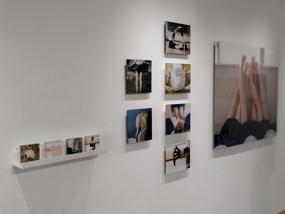 torano_13's tweet photo. 青山裕企さんの写真展、 #さよなら写真思春紀 #schoolgirlcomplex と #少女礼讃 へ。
記号化した少女をとらえた作品群と、ひとりの少女を数年かけて取り続けた作品群が組み合わさった空間にしばし浸る。
代官山から徒歩7分。 https://t.co/LF9vAxp9nI