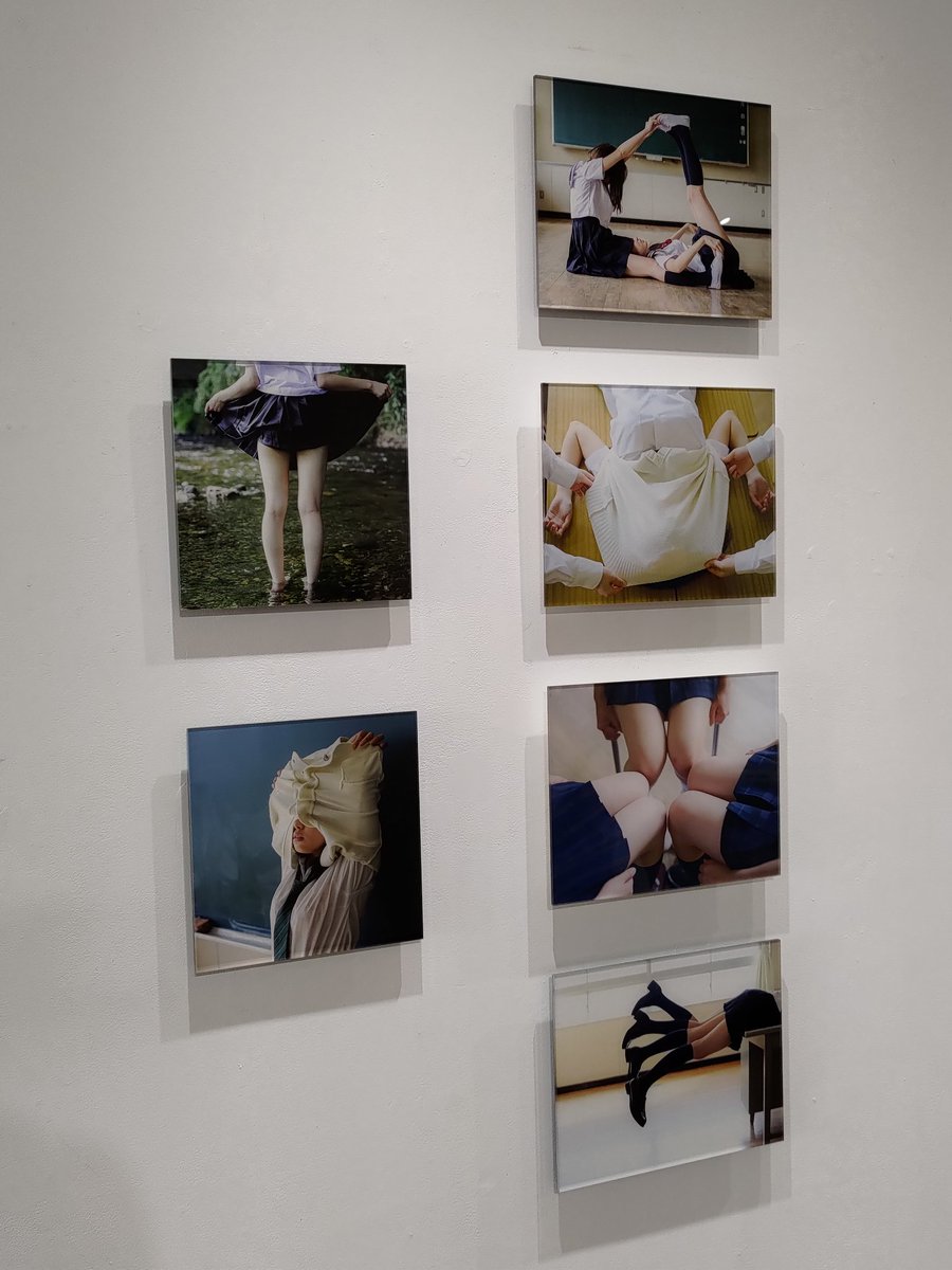 torano_13's tweet photo. 青山裕企さんの写真展、 #さよなら写真思春紀 #schoolgirlcomplex と #少女礼讃 へ。
記号化した少女をとらえた作品群と、ひとりの少女を数年かけて取り続けた作品群が組み合わさった空間にしばし浸る。
代官山から徒歩7分。 https://t.co/LF9vAxp9nI