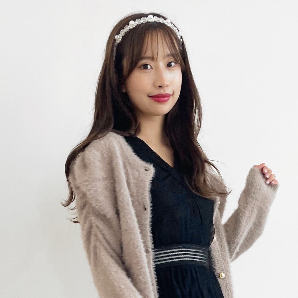 foppish_hs's tweet photo. 【NEW】

【HONEY SALON SELECT】
クリアパールカチューシャ

¥3,450 税込

クリアビーズとパールが存在感抜群のカチューシャ。

普段使いにはもちろん、結婚式などのお呼ばれスタイルにも合わせられるカチューシャです。

公式通販
https://t.co/iMI6uQqb8q https://t.co/yZ47v8yaXf