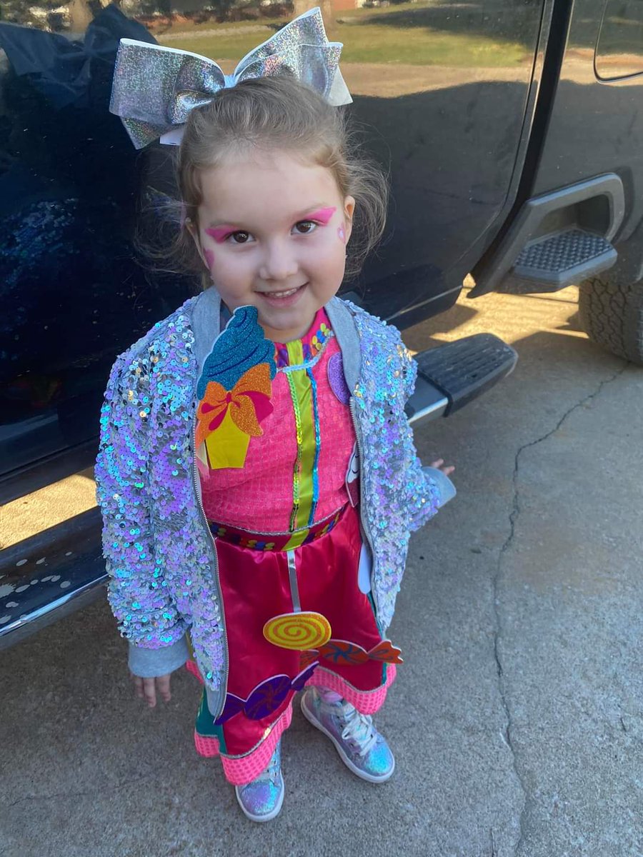 shellbeen's tweet photo. @itsjojosiwa granddaughter loves you https://t.co/eKHOfCgftu