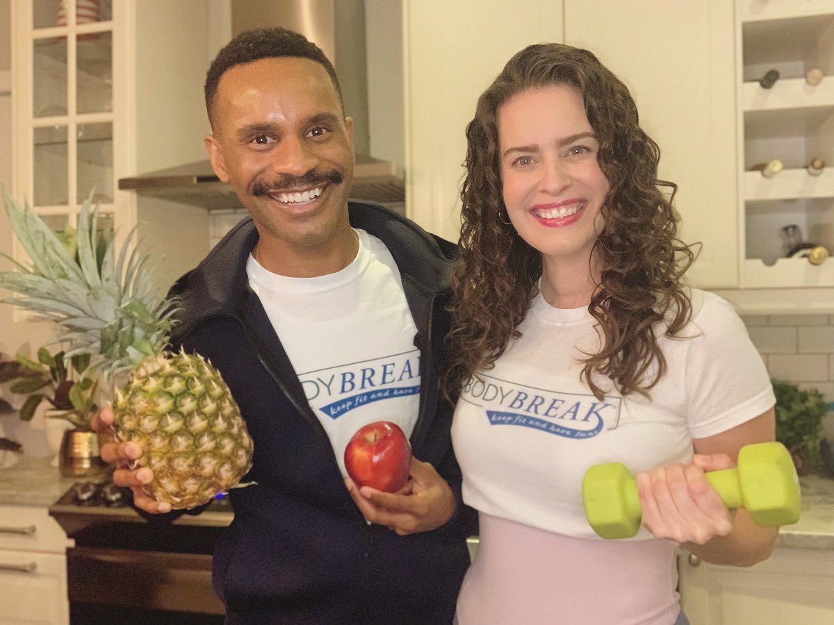 jnthnnthnl's tweet photo. ParticipACTION! 👩🏻‍🦱💪🏻🍏📼 #BodyBreak 🍎🇨🇦💪🏾👨🏾‍🦱 #HalJohnson #JoanneMcLeod #KeepFitAndHaveFun #CanCon🍍 https://t.co/gPAOQSODp1