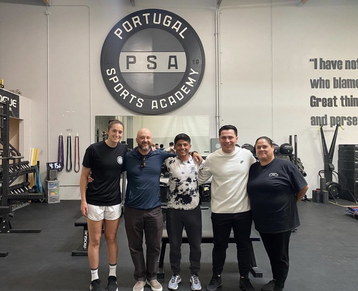 robcardenas_'s tweet photo. Honored to support this amazing young man on his journey towards greatness. 💯🙌🏼

Dream Big. Work Hard. 

#PSA #workhardernobodycares #mindsetiseverything 
@CardenasLawLV @jammslice23 @portujulian https://t.co/SUYbaVtHCP