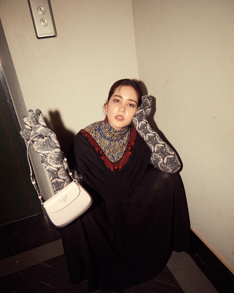 bee_wit's tweet photo. Are you ok? @ prada #pradacleo https://t.co/S48Hk5nCZv
