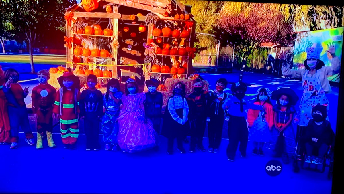 BKells8's tweet photo. @ABCWorldNews @DavidMuir Halloween — children dressed up as their favorite heroes and characters and sometimes those heroes are those who they look up to and admire. Nothing wrong with that. Love it!#PersonsoftheWeek https://t.co/T3hcR57cuI