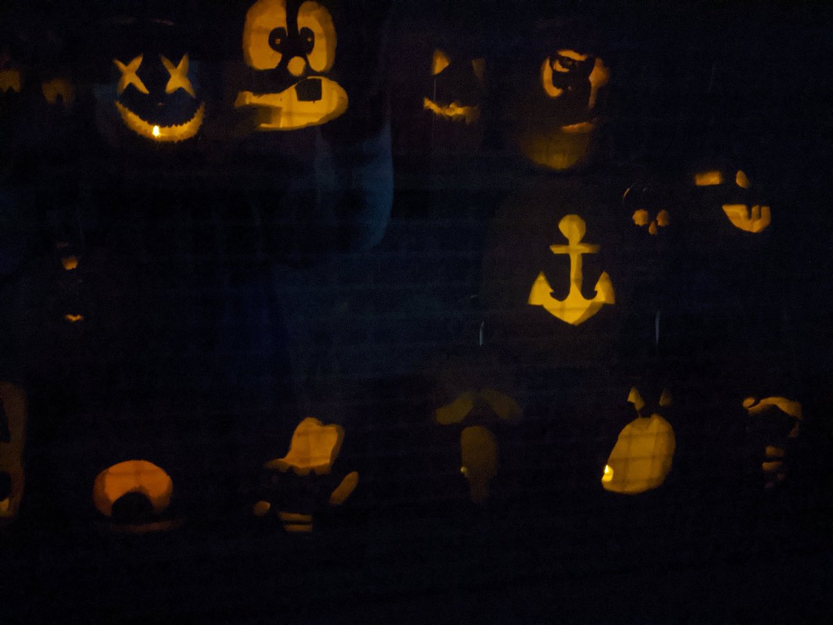 MrsPictonsClass's tweet photo. Well done to our grade eights with their pumpkin carving. We really enjoyed seeing them! @HewittsCreek #HurricanesFly https://t.co/GCdrKnNHAs