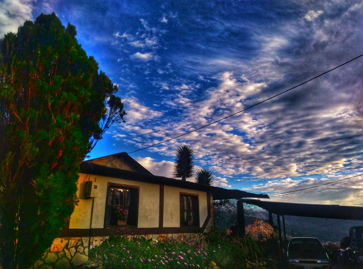 CTovar03's tweet photo. Amanecer en la #coloniatovar #Venezuela #findesemana #happywekeend https://t.co/PvzpVk5xNi