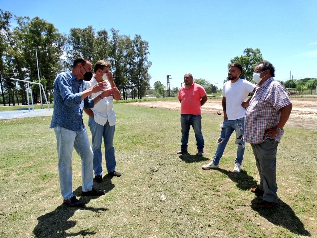 Recorrimos Calle Alberdi #MaximoPaz Nuevo Asfalto.
Escuchamos a la responsable del Jardín Maternal y fuimos la Playón Deportivo donde <a href="/MuniCanuelas/">Gobierno Municipal</a>  <a href="/marisafassi/">Marisa Fassi</a> están realizando una Obra Vital para el deporte 
#Si al Deporte
#Si a la Educacion
#Si a la Obra Pública