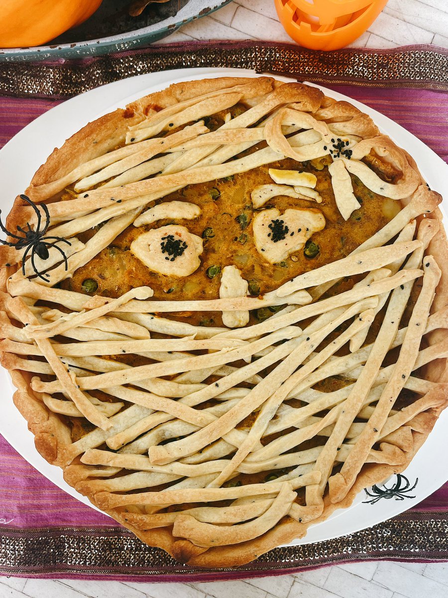 smrawal's tweet photo. It’s Halloween time! Chk out Mummified Samosa Pie and Witch bloody Fingers!! 
Some unique ideas for your Halloween potluck parties or Halloween party foods! #halloween #party #potluck #halloweenparty #harvest #samosa #food #foodie #samosachaat #samosapie #witchfingers #mummified https://t.co/mfdxs8uADw