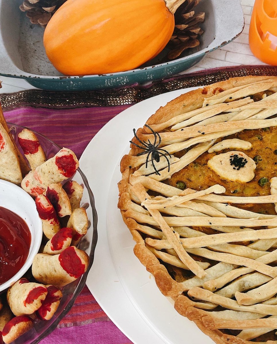 smrawal's tweet photo. It’s Halloween time! Chk out Mummified Samosa Pie and Witch bloody Fingers!! 
Some unique ideas for your Halloween potluck parties or Halloween party foods! #halloween #party #potluck #halloweenparty #harvest #samosa #food #foodie #samosachaat #samosapie #witchfingers #mummified https://t.co/mfdxs8uADw