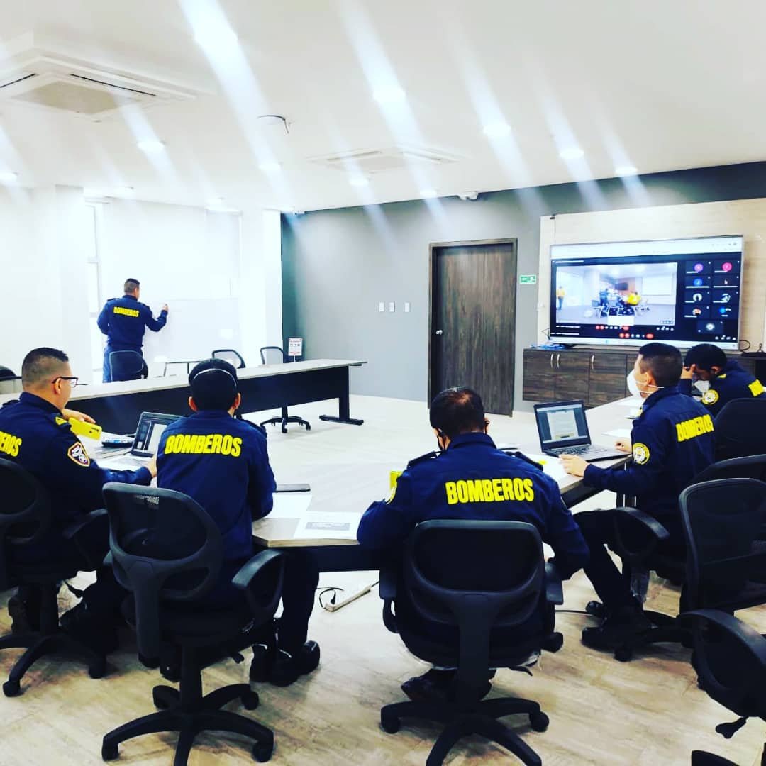Bomberoscucuta's tweet photo. #SIMEXVirtualColombia un espacio para participar en la coordinación de equipos de rescate USAR a nivel nacional 🇨🇴 #BomberosDeCorazón
#unidossomosmasfuertes https://t.co/vqp9kwwnLU
