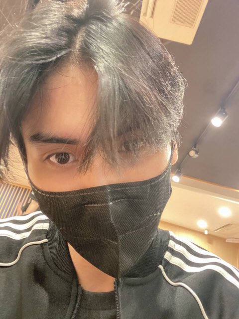 SF9_honyaku's tweet photo. 211030 コンカ

「1日だね、11月の(寒い)」

早く寝て
僕を待たないで
僕今日はスイッチ入ってきたから3時までやるつもりだよ

うああ！

みんなうまくいくよ、だから早く寝てね
手紙読んでたら大変なこともあったみたいだけど、すぐに戻ってこれるよ…(後略)

#SF9 #ユテヤン #テヤン #유태양 https://t.co/sPGh3hdg9B