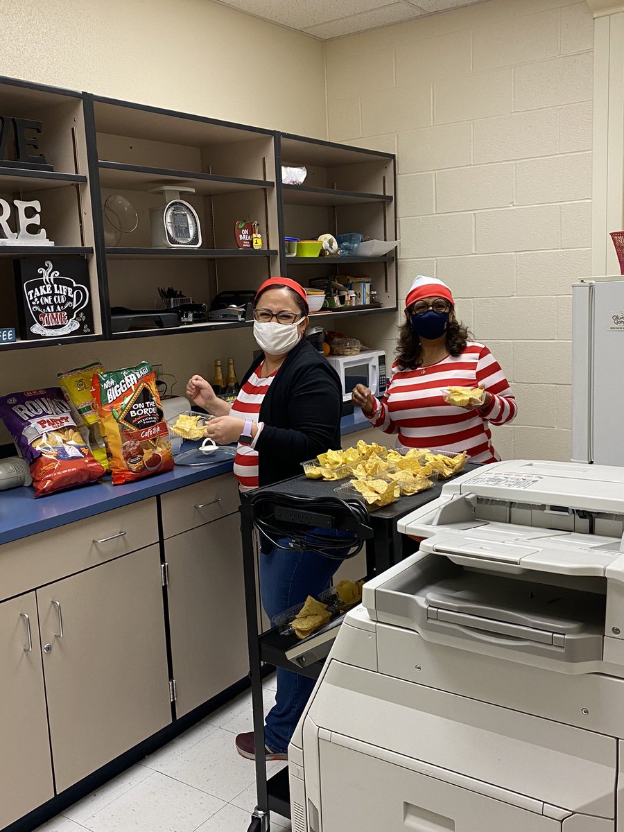 Na-cho Average Friday! 😋🧀<a href="/NISDEsparza/">@NISDEsparza</a> we love our teachers! ❤️❤️❤️🦅 #EsparzaReunited