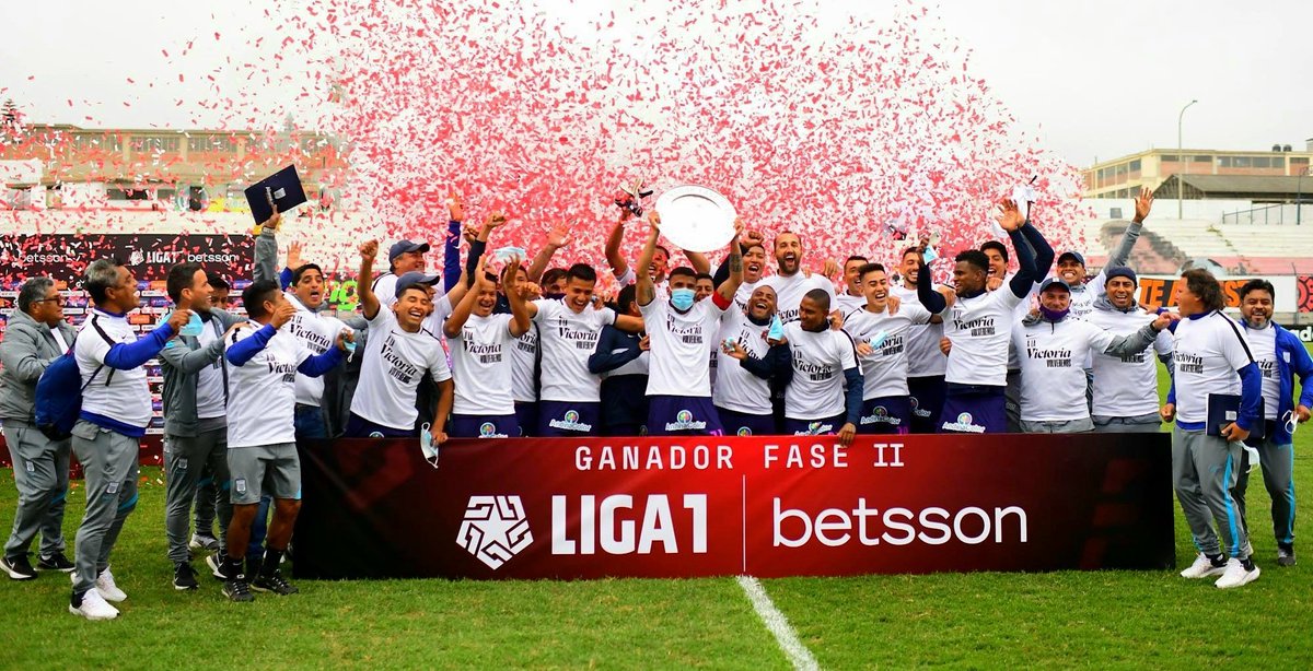ThompsonCharli's tweet photo. @RosangelaEslo Lo importante es que hoy nos dieron el trofeo baby💙 https://t.co/fTlLZDsVF3