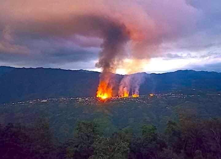itssmeputu's tweet photo. Fascist Military Junta troops bombarded the Chin State town of Thantlang on Friday, damaging more than 30 houses and forcing residents to flee their homes, according to local media. 

#WhatsHappeningInMyanmar https://t.co/ptxU3KqZFE