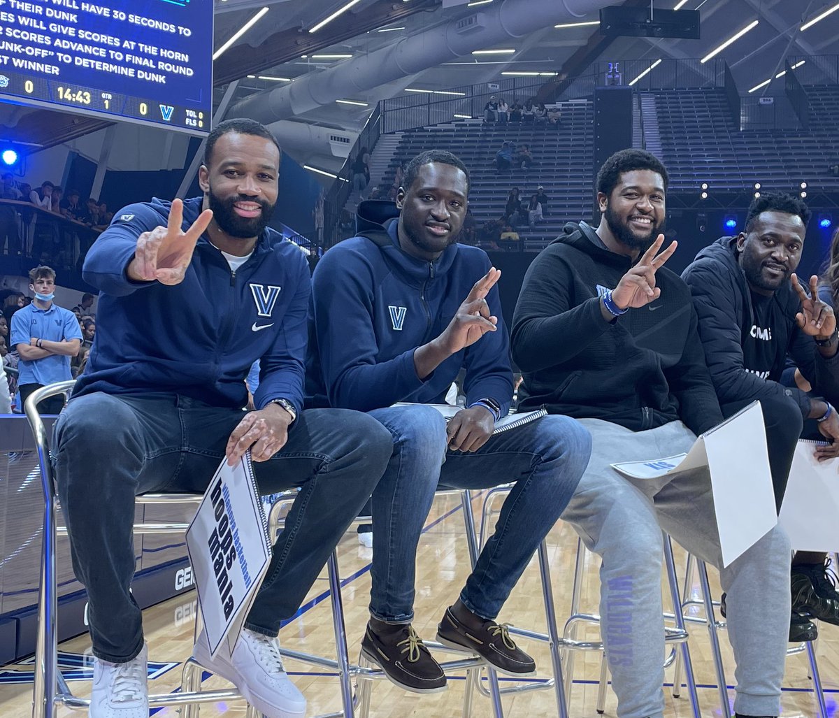 CoachJayWright's tweet photo. Lucky to have our loyal @NovaMBB alums joining us tonight ! #OnceAWildcatAlwaysAWildcat #HoopsMania21 https://t.co/hPHvyux9SO