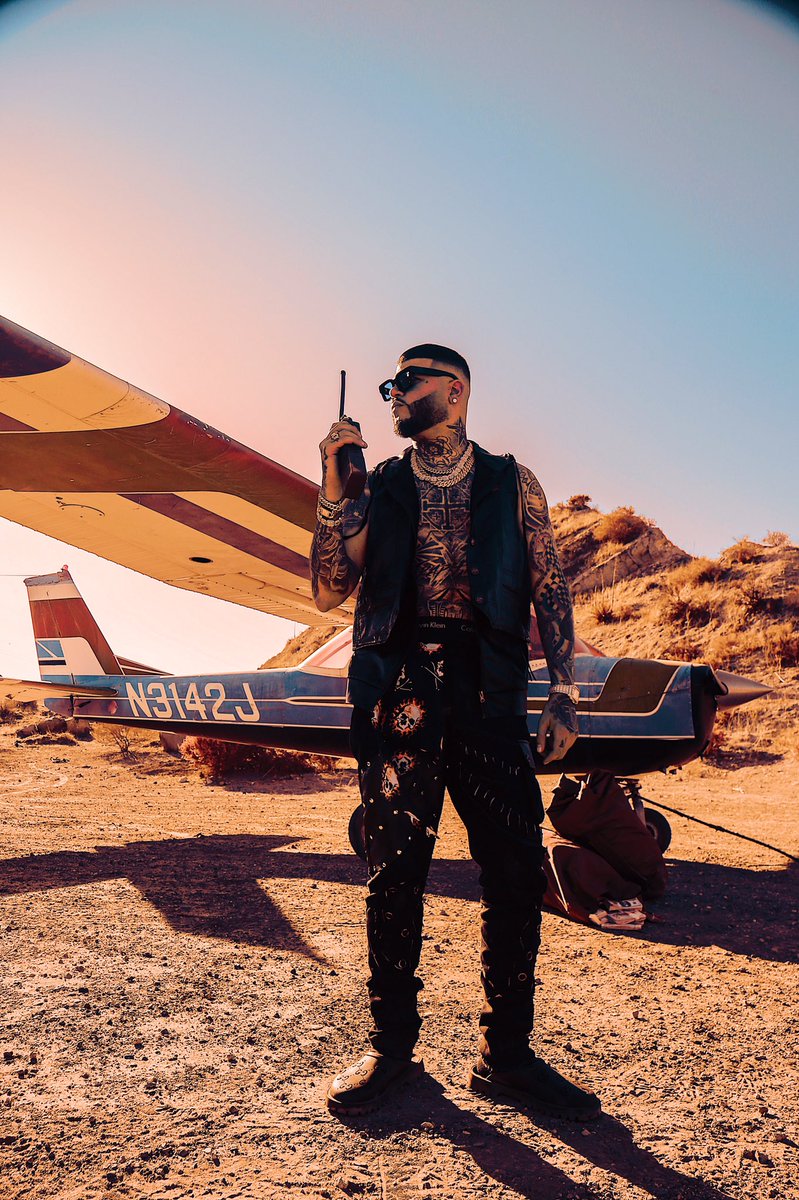 Baja Cali out now <a href="/FarrukoOfficial/">.</a>  📸 🙋‍♂️ #farruko #celebrityphotographer