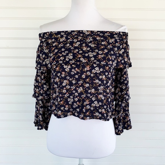 monimightbe's tweet photo. So good I had to share! Check out all the items I'm loving on @Poshmarkapp #poshmark #fashion #style #shopmycloset #exist #chloekatie: https://t.co/wvejfbUu84 https://t.co/BYfeFw5DDN