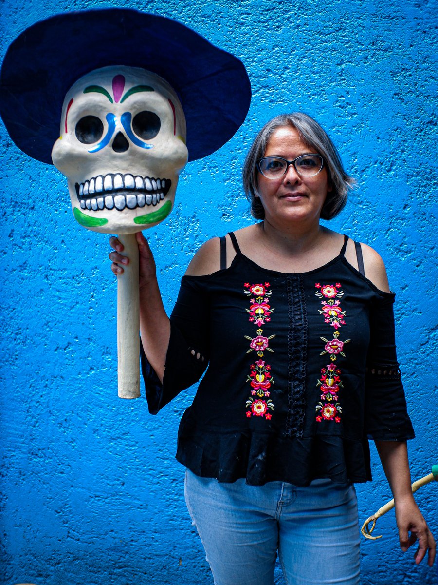 CaNalWMF's tweet photo. Laura es parte del equipo que trabaja la cartonería para el día de muertos en #CanalNacional entre otras exposiciones. Les invitamos a visitarnos en #PuenteDeColorines en estas fechas para que conozcan el gran trabajo que han realizado.
https://t.co/s3RQSnkbRj https://t.co/PBewTunpaD