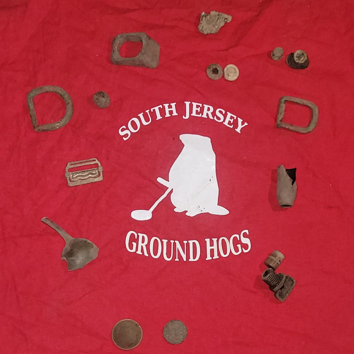 FINDER_BINDERS's tweet photo. #FinderBinders shares some recent finds from some time spent #dirtfishing ๐๐ค
#Minelab #Equinox800 #metaldetector #GraveDiggerTools #KellyCo
#DigUs #detectorist #SearchEngineer #MinelabFinds #MinelabEquinox #GoOutside #Digging #Metaldetecting #History #ProtectTheEnvironment https://t.co/BsWIuPNHzi