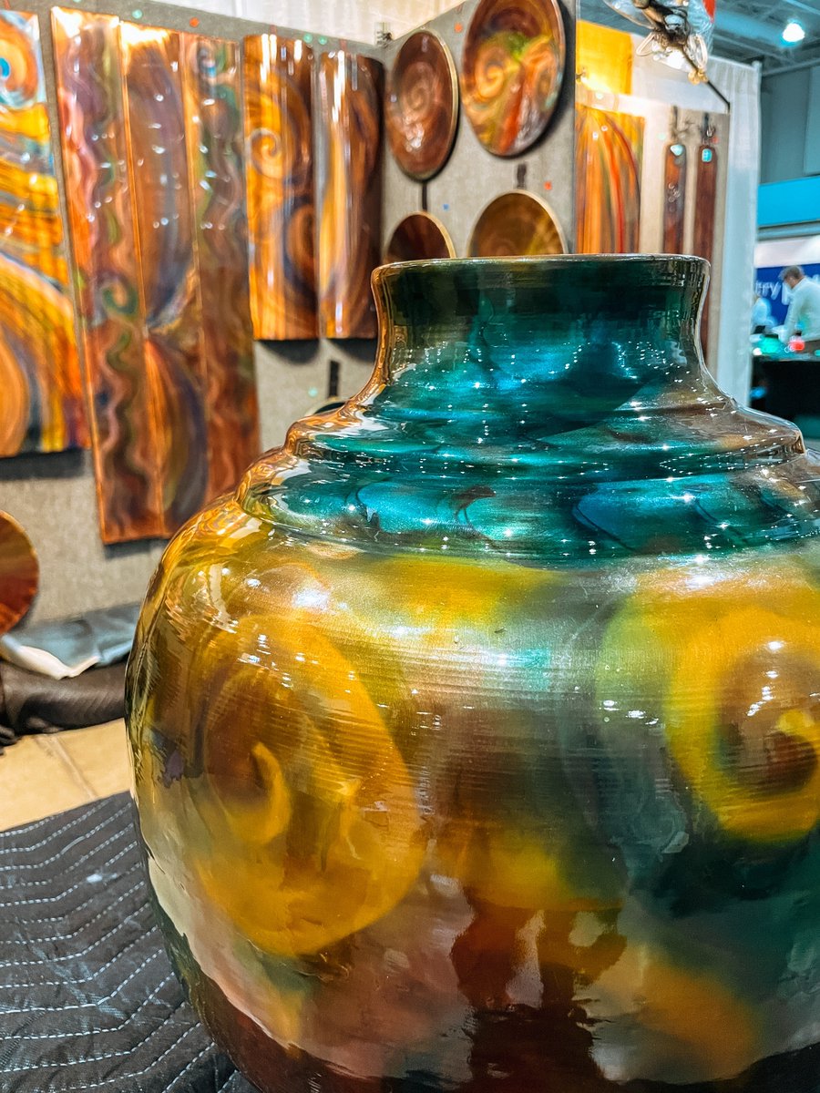 SouthernAZHome's tweet photo. Looking for home decor? We've got that too! How gorgeous is the vase and wall art?

#sahbahomeshow #sahba #homeshow #tucson #thisistucson #TucsonConventionCenter #art #wallart #vase #copperart https://t.co/1vuELsUvTT