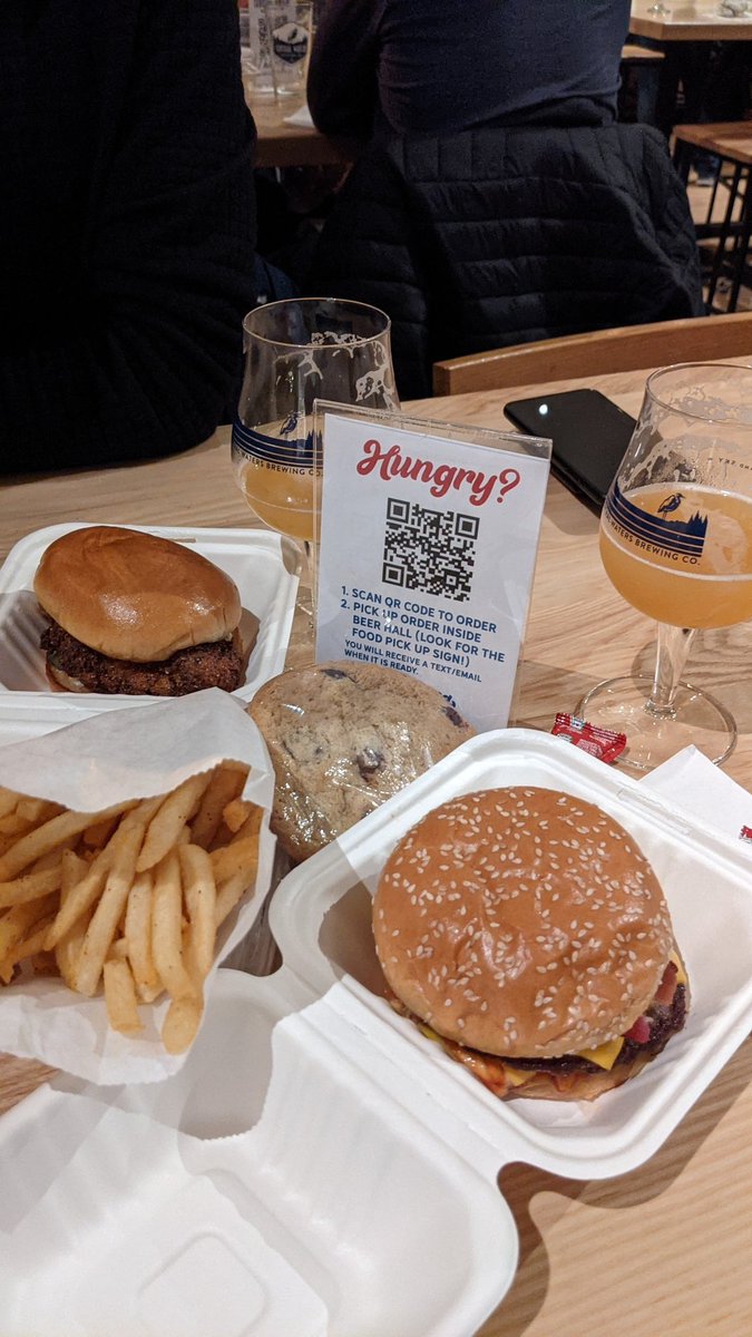 Mmmmm <a href="/lovedairyland/">I❤️Dairyland🍦🍔</a> at the Milwaukee @CWBrewing 🤤🤤🤤🍔🍗🍟🍪