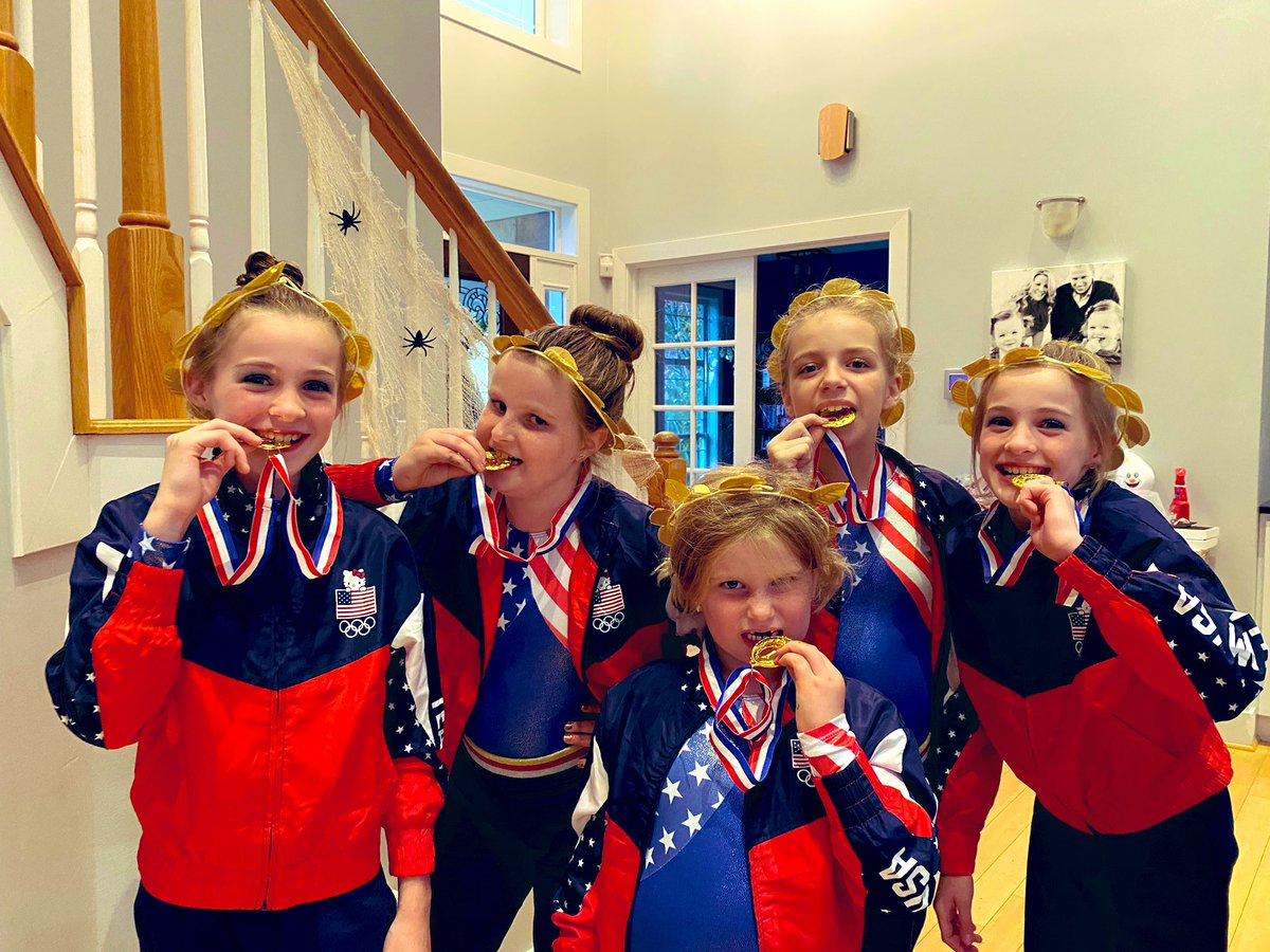 beck8535's tweet photo. 9 years of cousins themed, love that they love it! #halloween2021 #2028usawomesgymnastteam #cousins #duo #kids https://t.co/15O2vh25uA