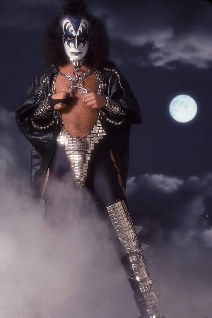 bob_robertnash's tweet photo. “The moon is out, I think I'm gonna change...”
#70sKISS https://t.co/ddV1wMczAZ