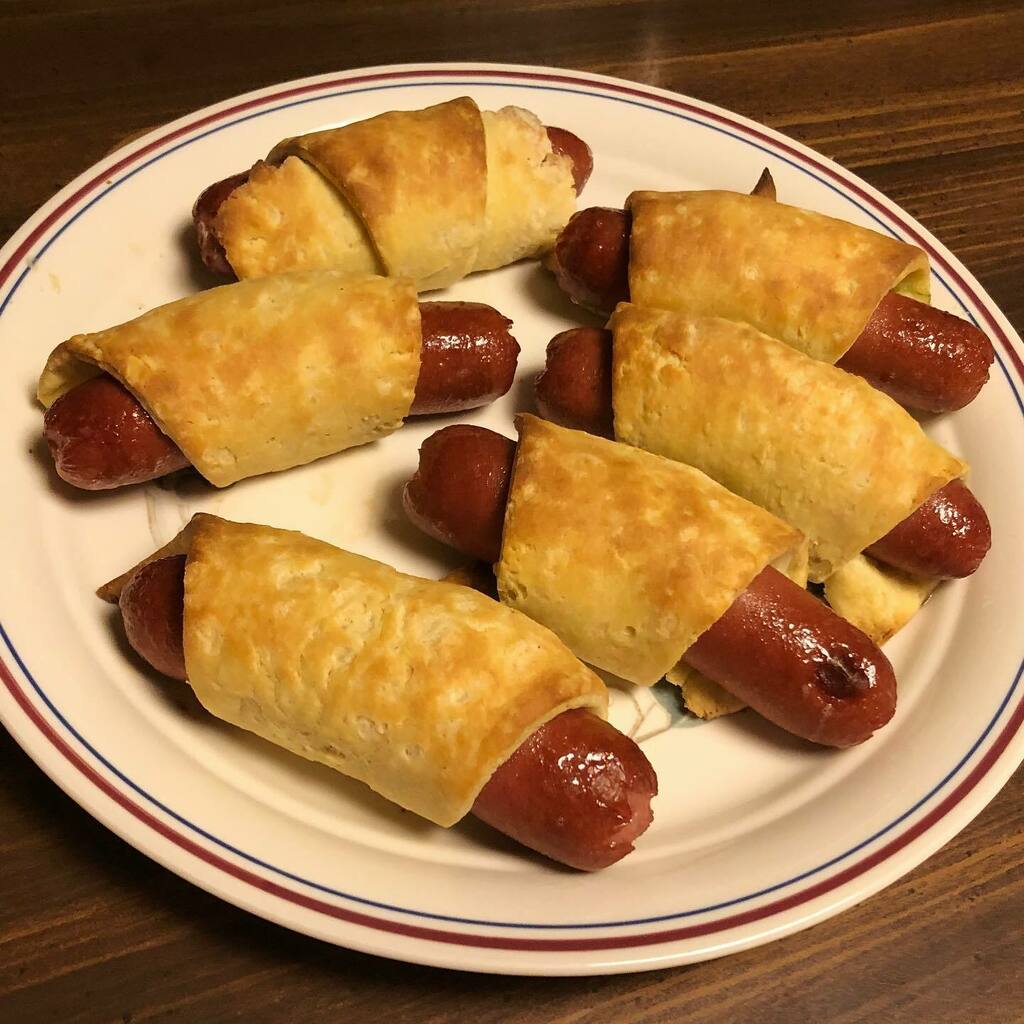 megatti's tweet photo. A childhood treat with a #lowcarb twist. These #pigsinablanket are made with @carbquik instead of the traditional #crescentrolls. Texture isn't perfect but they're still quite #tasty! #hotdog #hotdogs #crescentdogs #cooking #homecooking #food #keto https://t.co/1fR0cCYkaL https://t.co/FaVSC6MXMy