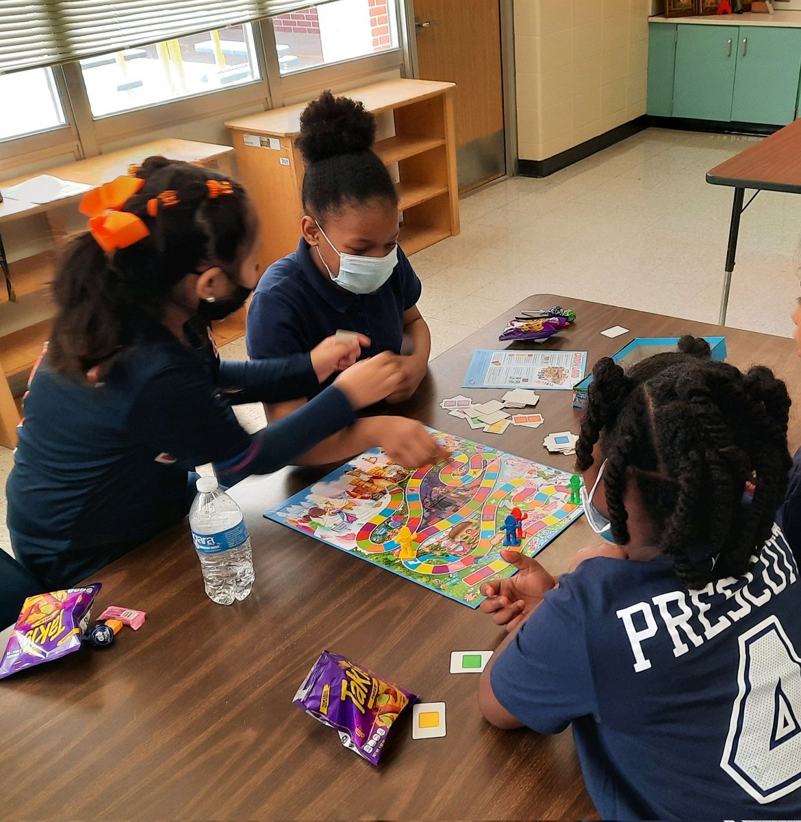 CarawayES_AISD's tweet photo. Our A/B Honor roll &amp; Merit roll students had a blast in our gameroom today! Keep up the great work scholars!! #TeamCaraway #MindsetMatters https://t.co/68uLxOxQIG