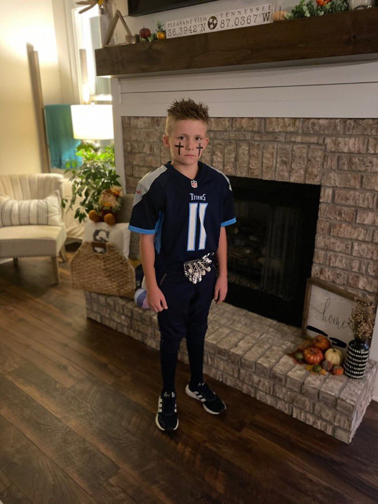 Smileybritt3's tweet photo. Easton dressed as @1kalwaysopen_ Titan Up! ⚔️ https://t.co/vGCJWhklw9