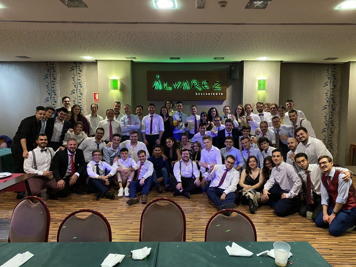 ivarea's tweet photo. Cena de graduación ⁦@esiiab⁩ ⁦@uclm_es⁩ Enhorabuena a los graduados y graduadas. 👏🏼👏🏼👏🏼👏🏼 https://t.co/uFdbKSVOv4