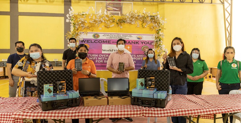 worldvisionph's tweet photo. Good news! World Vision and Bank of America donate new laptops, tablets to a school in Malabon City. 🧡
#WorldVisionPH #OneForChildren #OneForCommunity #Partnerships https://t.co/luYL8ijb0R