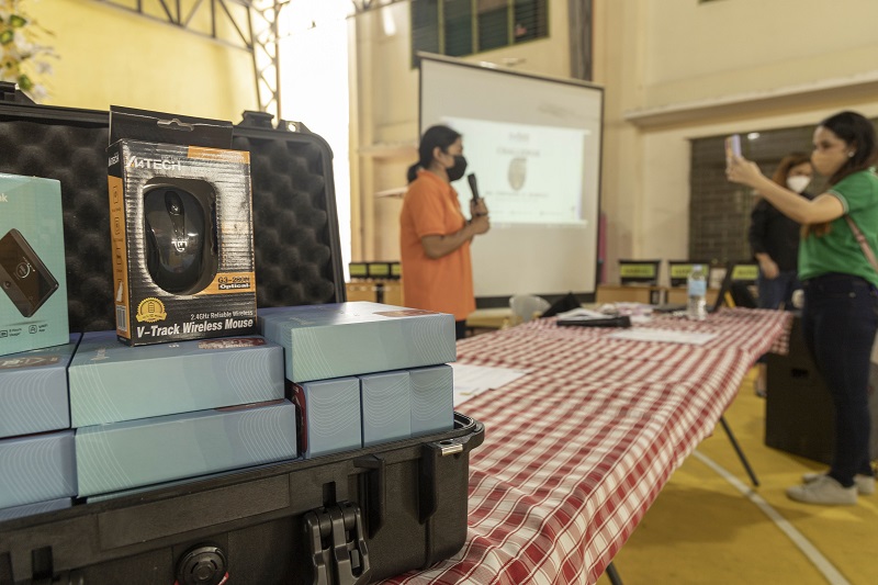 worldvisionph's tweet photo. Good news! World Vision and Bank of America donate new laptops, tablets to a school in Malabon City. 🧡
#WorldVisionPH #OneForChildren #OneForCommunity #Partnerships https://t.co/luYL8ijb0R