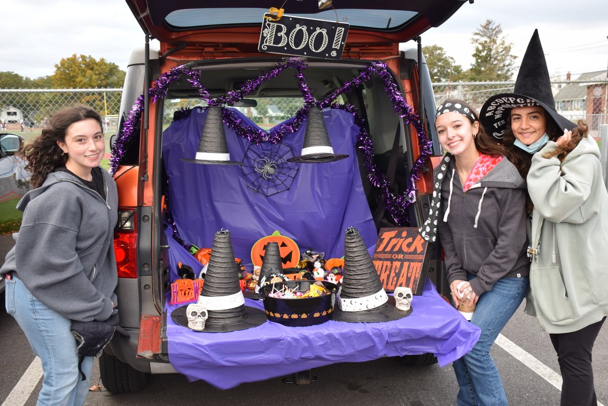 bmchsd's tweet photo. Scenes from the @MephamHS Trunk or Treat event today! https://t.co/Ch65UeUQsa