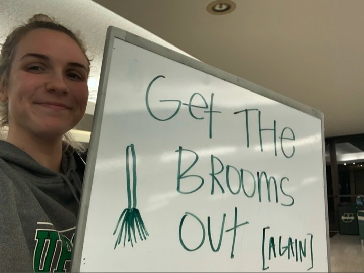 UpstateVB's tweet photo. Sorry. We have been corrected.

It said...

GET THE BROOMS OUT! 🧹 [Again]

#SpartanArmy ⚔️ #JoinUp https://t.co/L33jGkRub6