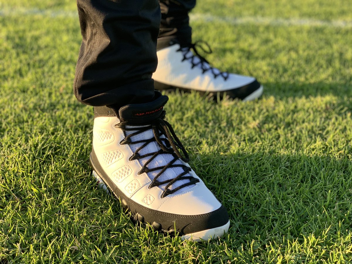 CoachThurm87's tweet photo. Last game of the regular season #CoachKicks gearing up for the playoffs. @GoSUHiFootball https://t.co/6NYMKIdkr0