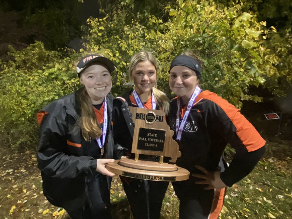 Thank you for everything seniors! We 🧡 you and will miss you!@koreechurch <a href="/chloe_helmer/">Chloe Helmer</a> <a href="/aegill_10/">AG</a>
